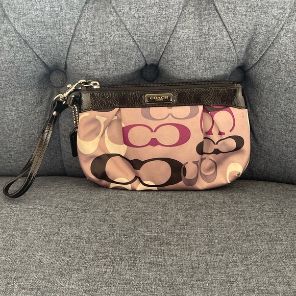 Fall collection Coach wristlet - Picture 1 of 2